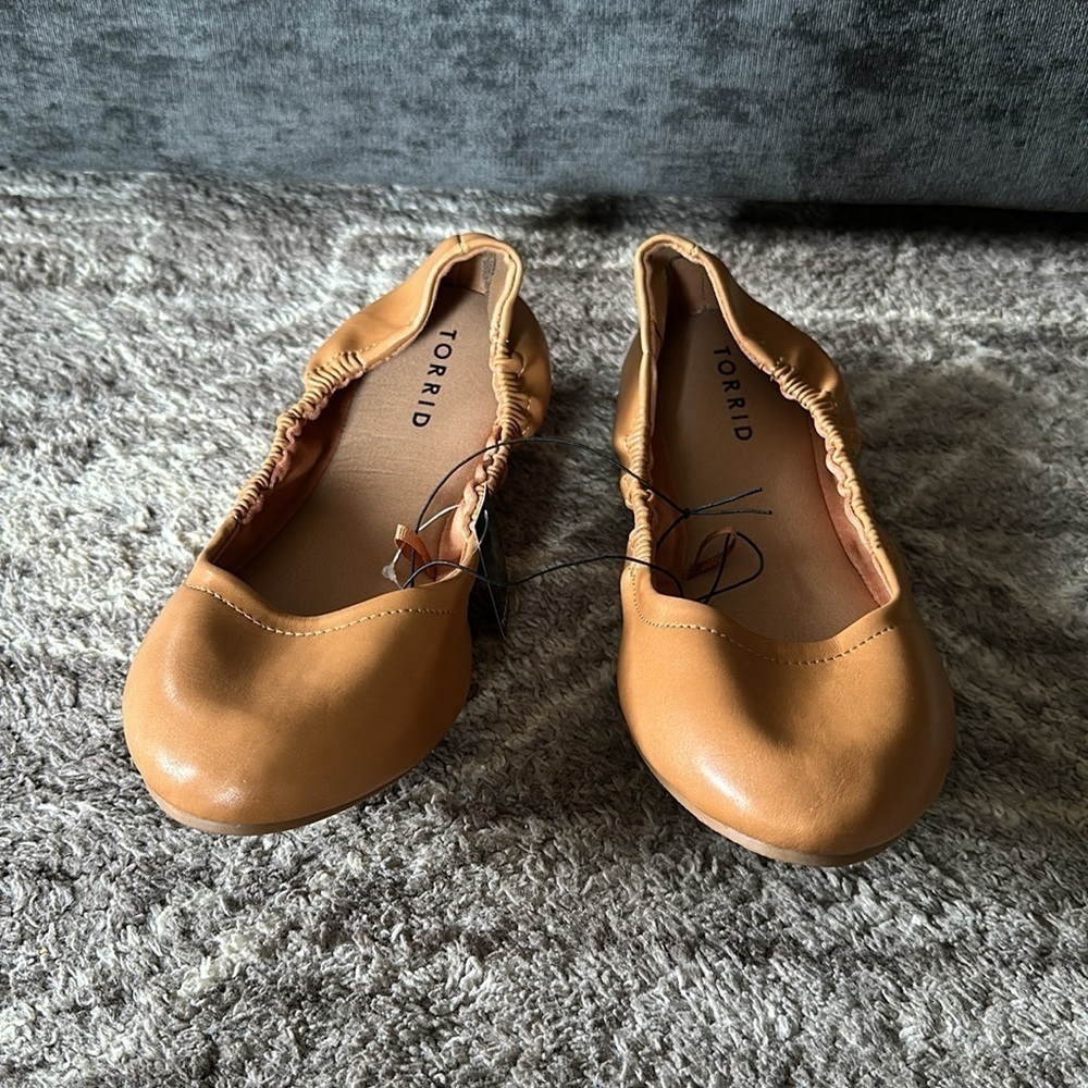 NWT Torrid Scrunch Ballet Flats Cognac Wide Width 8 - Picture 2 of 4